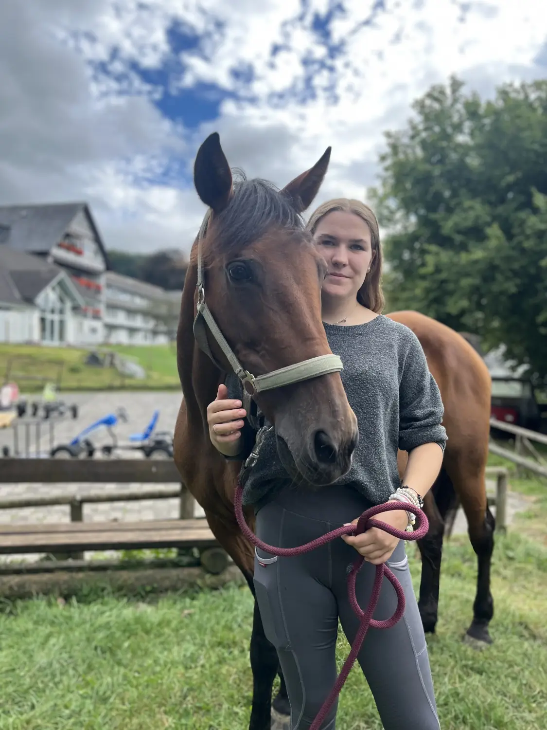 Pferderanch Sauerland – eine Frau mit Pferd
